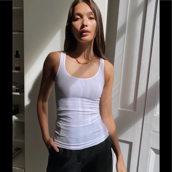 Aritzia Babaton Bowie Tank - Picture 2 of 3